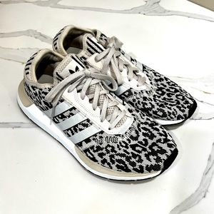 Size 10 ladies Addidas swift run cheetah print. Used but good condition